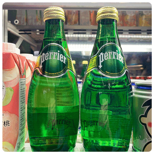 还有各种进口瓶装饮料,旺仔牛奶,阿华田,星巴克可以自由选择,想喝什么