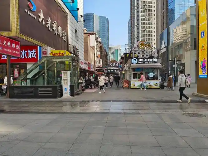 #沈阳头条# #头条创作挑战赛#沈阳太原街著名商业街,发现现