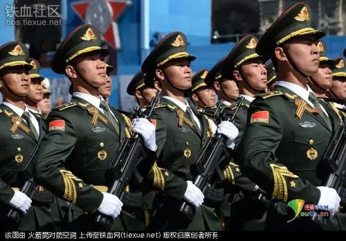 俄阅兵总彩排 感受下解放军气场 新式礼服很亮 - 陆军论坛 - 铁血军事