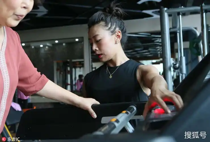 孙岚是德清县莫干山镇莫干山居委会主任,在2017年的全国健身锦标赛中