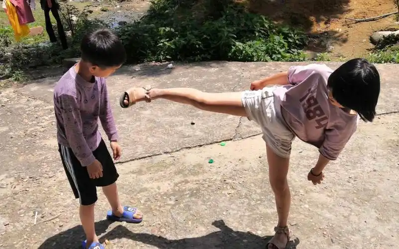 小学生打架战况太激烈了吧