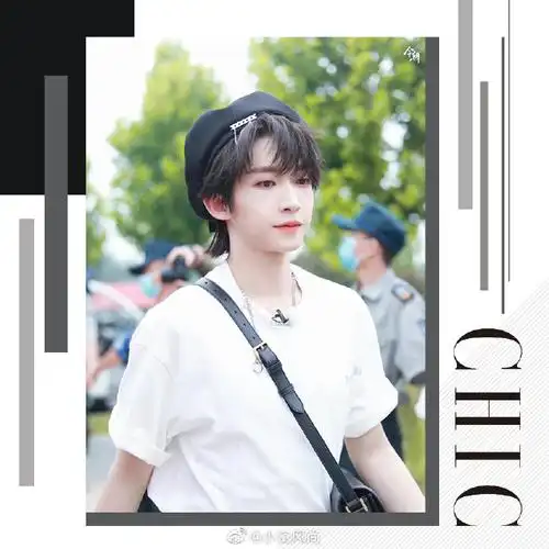 不论是纯黑色的经典贝雷帽还是文艺的格子贝雷帽都有独特的魅力.