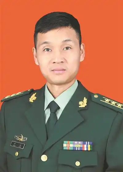 人物名片任岗,1978年5月出生,1997年12月入伍,上校警衔.