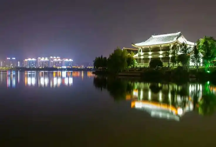 灵湖夜语