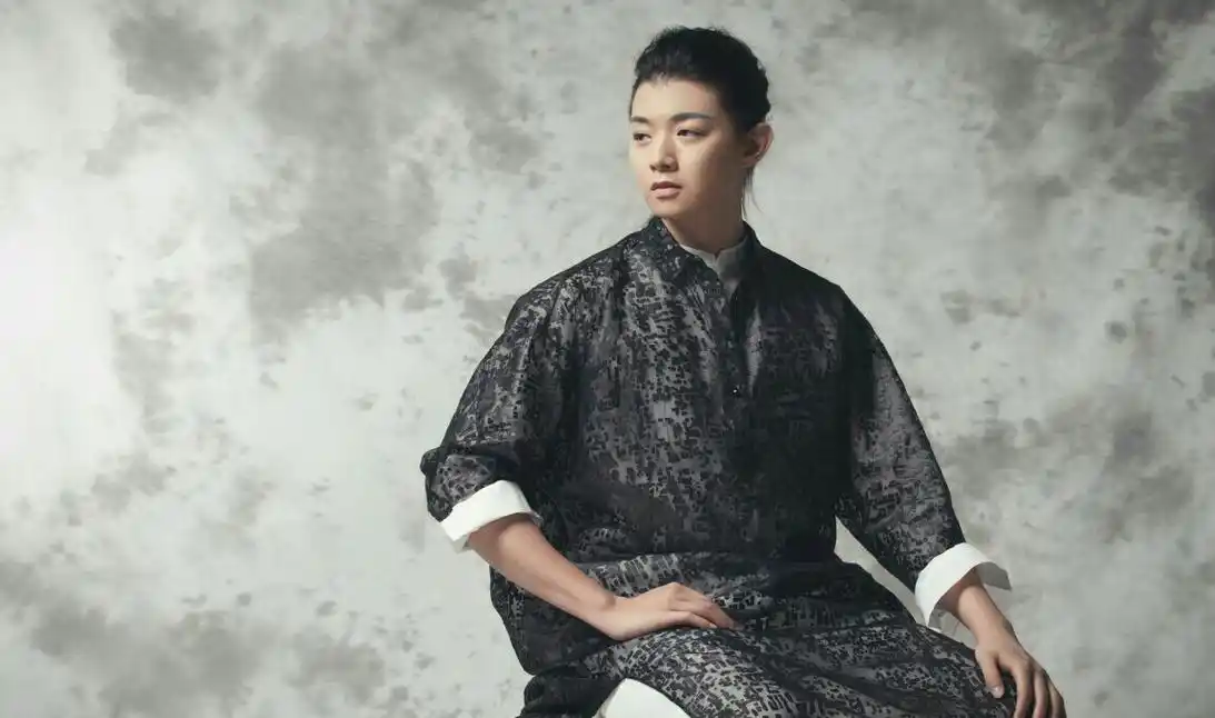 被资本抛弃霍尊陷出轨门退出哥哥芒果超媒痛失20亿