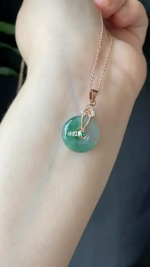 翡翠平安扣吊坠