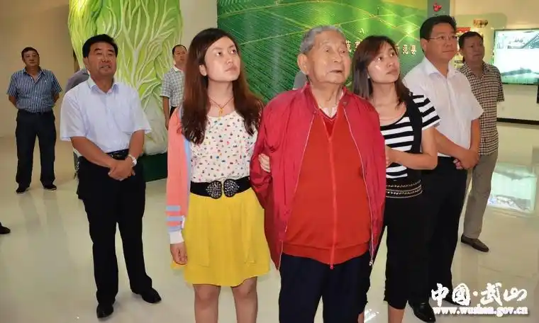 甘肃省委原书记李子奇在武山县视察工作(组图)