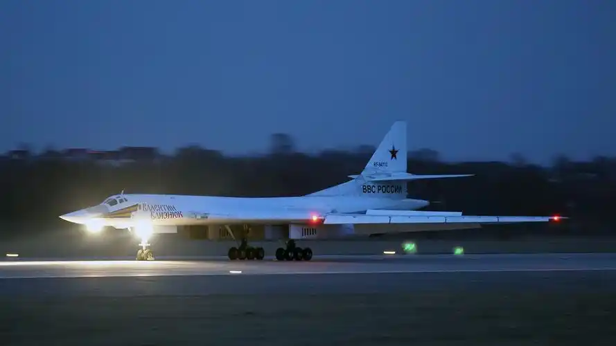 图160型战略轰炸机是俄罗斯空天军目前最为先进的战略轰炸机了