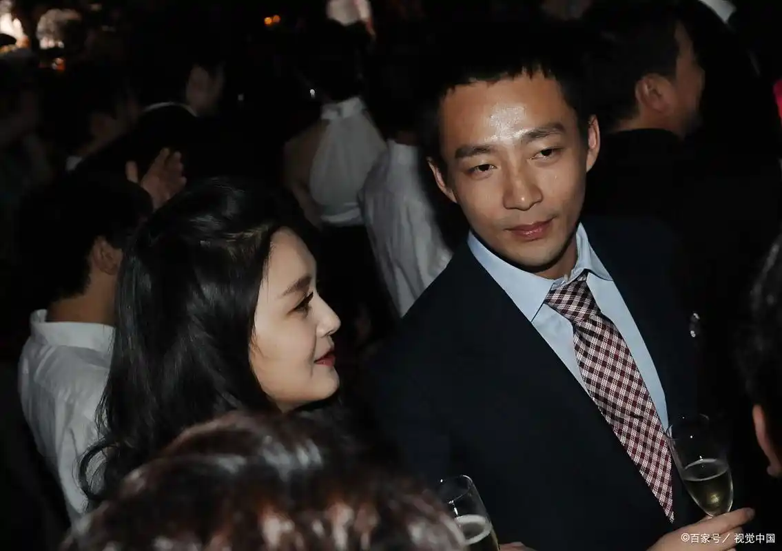 汪小菲晒大s刷卡购物明细,买包就算了,连这种衣服都买,不体面