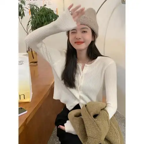 白色短款毛衣外套女装春秋季薄款设计感针织开衫2022新款纯欲上衣