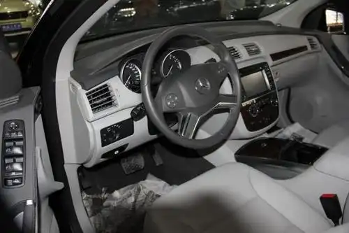 【上海】2012年7月 奔驰 r级 r300l 豪华型 黑色 自动档