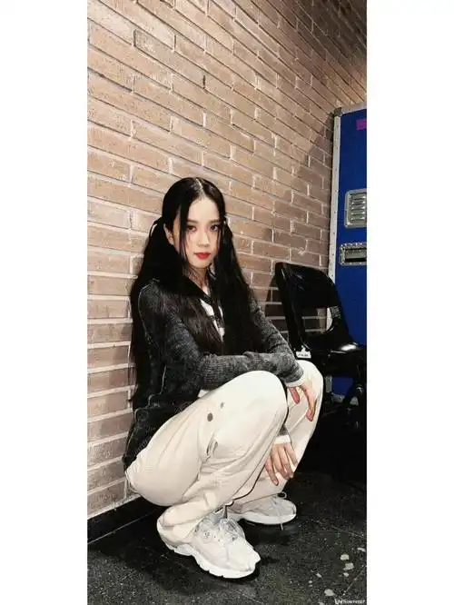 金智秀jisoo最新高清壁纸