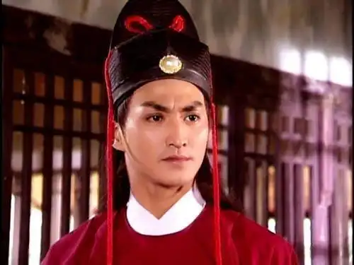 而作为1993版《包青天》主题曲的《新鸳鸯蝴蝶梦》同样让人记忆如新