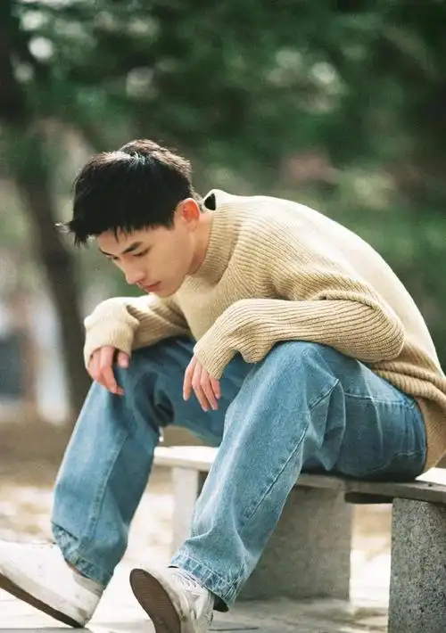 男生拍照姿势怎么摆掌握这些拍照姿势拍出男神风格