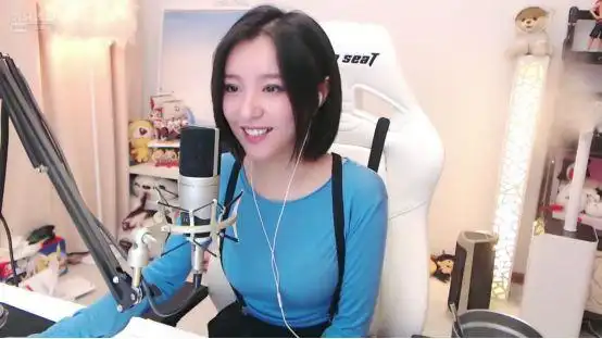 虎牙主播团子卫冕云顶对抗赛查看名次很满意