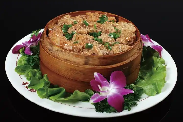 糯米蒸排骨:大人小孩都爱吃,看着就超好吃的样子