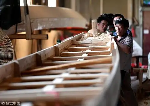 福建"龙舟村"手工龙舟制作技艺传承近700年
