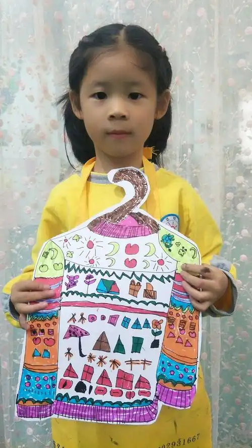 《小小服装设计师 》裕达幼儿园熊大美术兴趣班