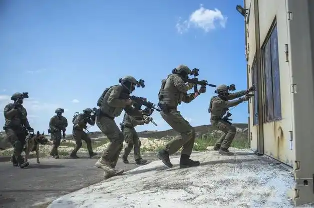 现实版红海行动以色列特种部队远赴万里营救被俘人质