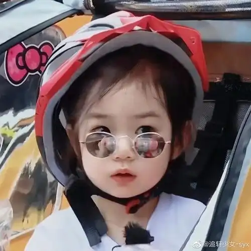 lucky宝贝  也就是戚薇和李承铉的女鹅 李乐祺小宝贝好适合做头像啊!