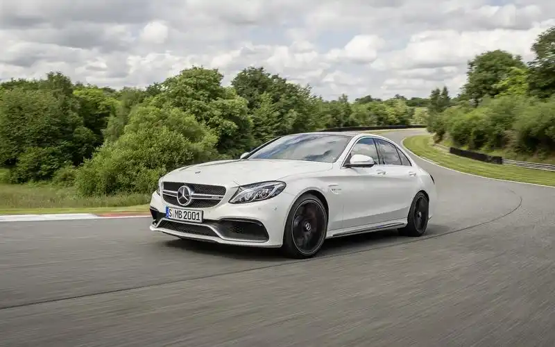 2014奔驰amg c63s苯白色汽车壁纸高清原图查看