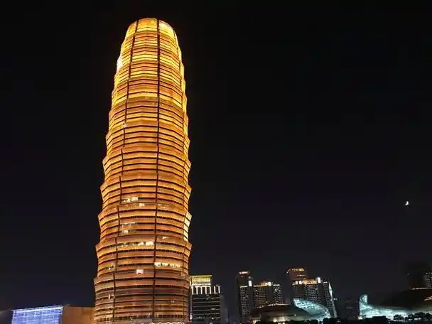 郑州玉米楼夜景开放时间:夜色下的郑州大玉米楼(18)