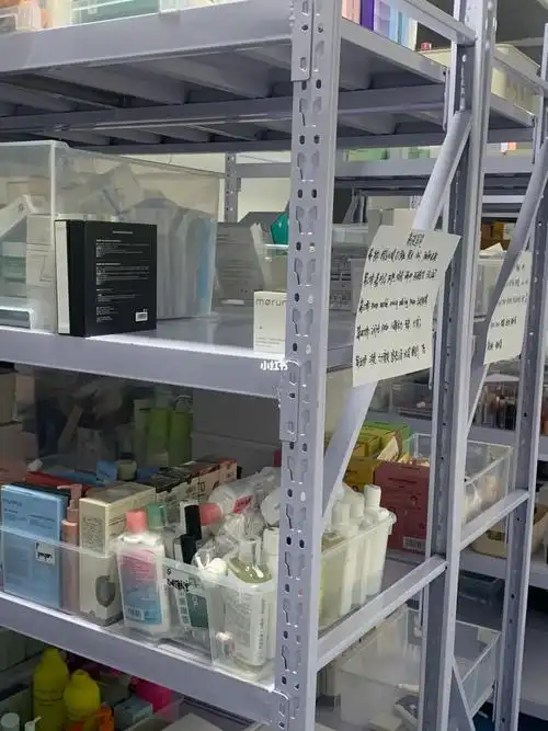 咱就是说 仓库产品真的好多美美实现化妆品护肤品自由长见识啦#办公室