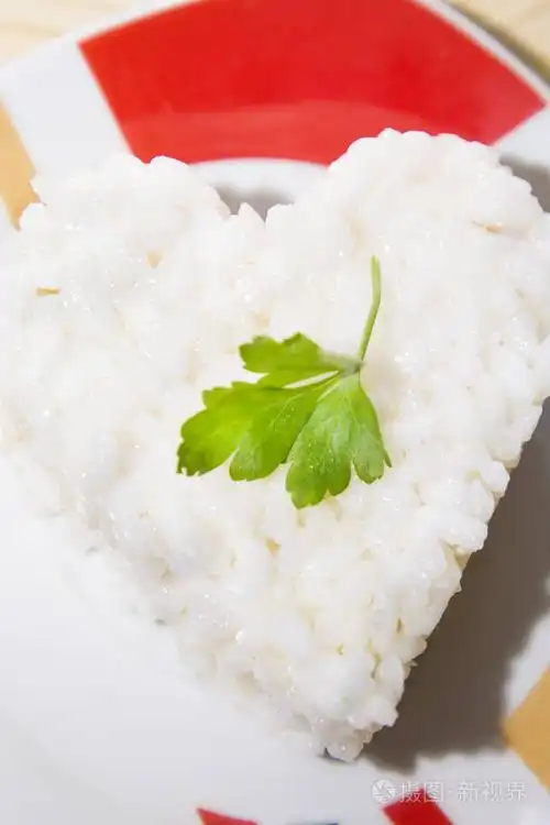 心形的米饭盘