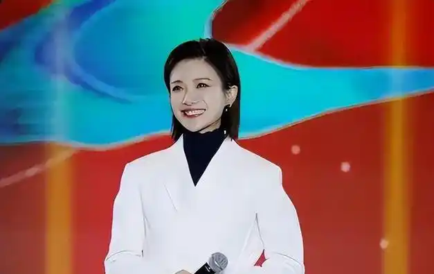 央视主持人大赛冠军,却拒绝入职央视的蔡紫,5年过去她现状如何