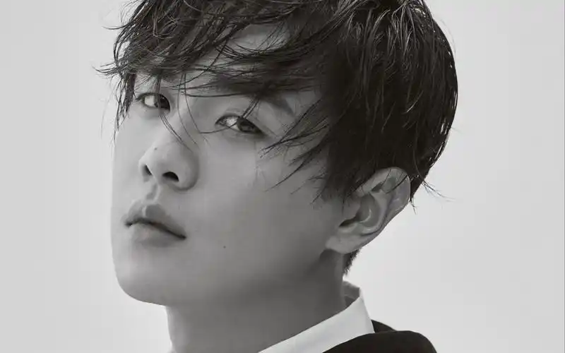 张若昀文艺写真图片桌面壁纸