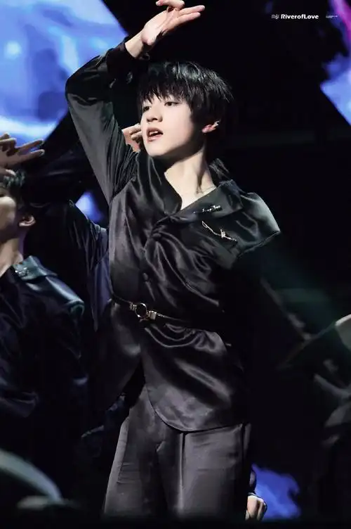 朱志鑫[超话]#9620200111  love shot-exo  @tf家族-朱志鑫  .