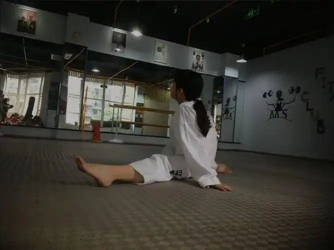 一个足控的男生遇见会跆拳道的女生会发生什么大家想象一下? - 知乎