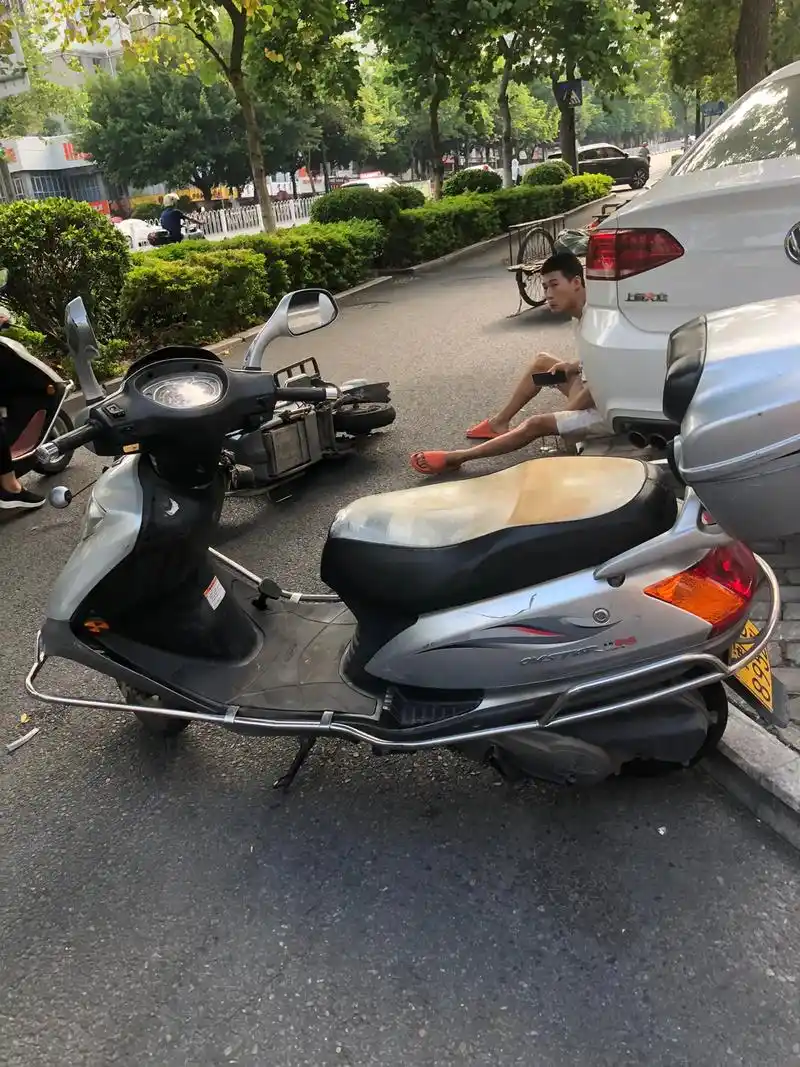 真的好无语95被逆行过来的电动车撞了,打110前后花差不多一 - 抖音