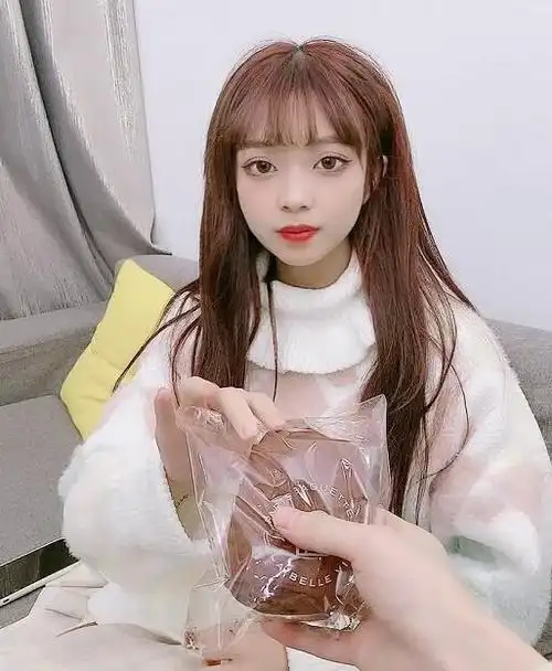 苓妹与咬米合拍视频意外暴露真实身高1米5阵营再添新人