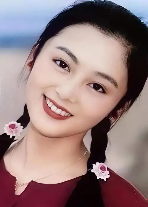 "内地第一美女"陈红:从校花到影坛巨星的华丽蜕变