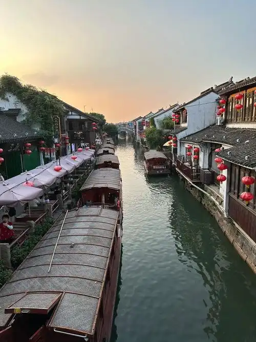 "一座姑苏城,半步江南诗"#江南 #姑苏城风景 #苏州美景 - 抖音