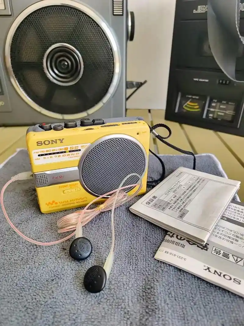 索尼随身听收录机 收音两波段#一代人的回忆 - 抖音
