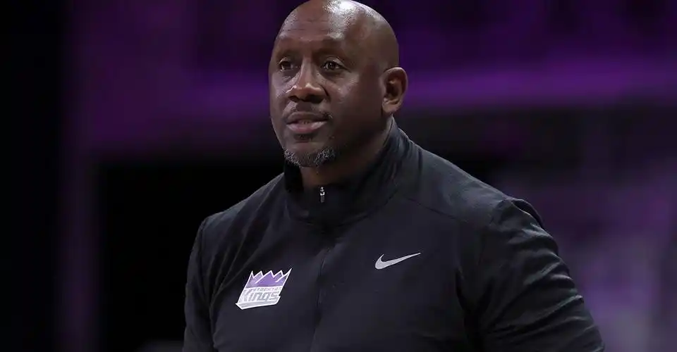 前国王超六鲍比-杰克逊加入76人教练组