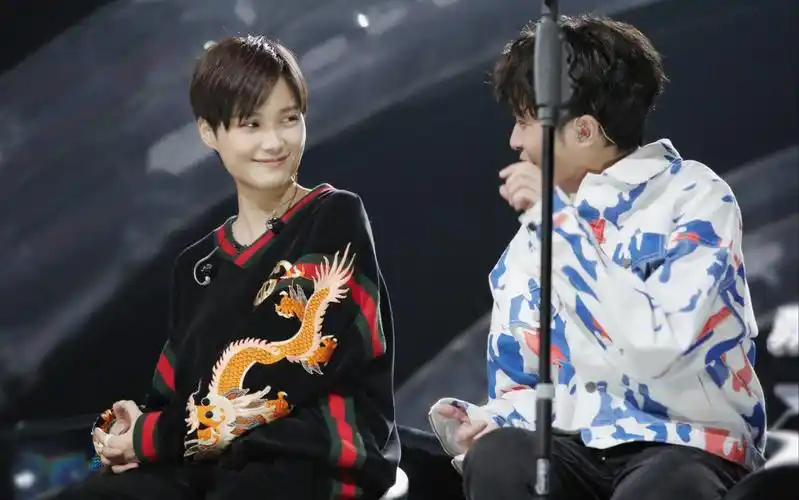 【明日青春(二十二)_吴青峰x李宇春_写一首歌】月亮在你的眼睛,太阳在