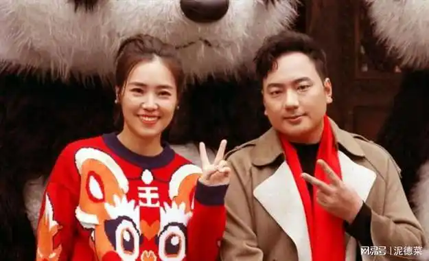 海来阿木:25岁出道,31岁登上春晚,离异又丧女,再婚后终获幸福