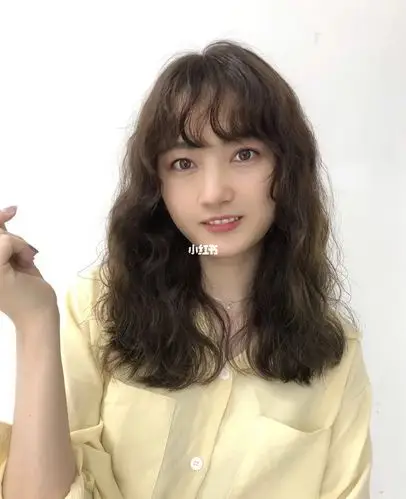 烫发蛋蛋卷一款超显发量的烫发特别适合圆脸妹纸