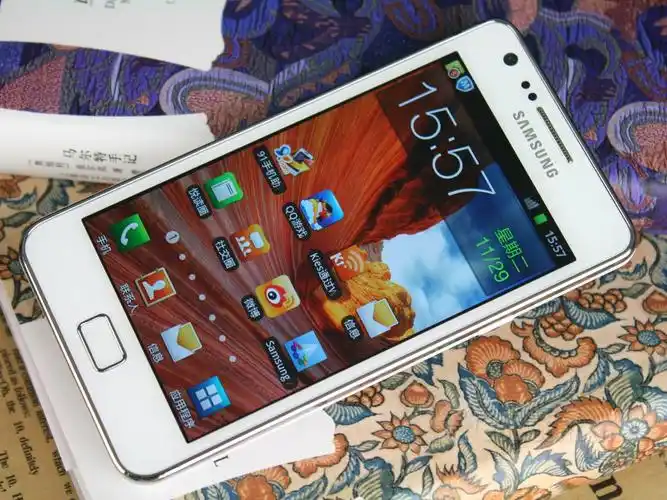 白色时尚外观 三星i9100g西安热卖中