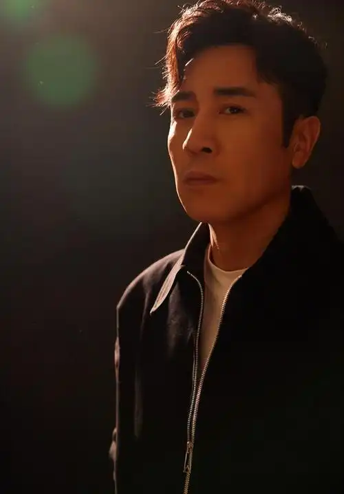 同样是"叔圈男神",把王阳,于和伟张译放到一起,差距就出来了