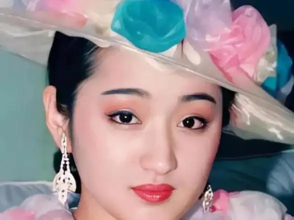 近日,昔日玉女歌手杨钰莹小腹微隆的照片在网络上引起了热议.