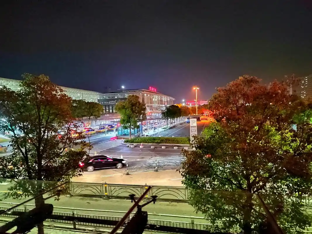 8月7晚十点多的宜昌东站!