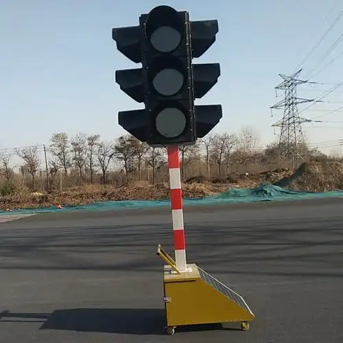 四面三灯满屏临时太阳能信号灯 交通信号警示灯 移动红绿灯