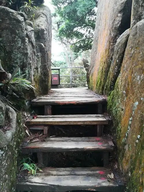 将军寨,以前叫鬼子寨,现在要正能量吧,就改为将军寨了