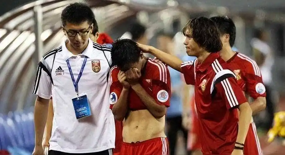 国足1哥失利球迷失望痛心