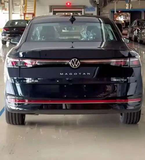 迈腾b9没你想象的那么丑万众期待的新迈腾终于看到了实车单单看外表就