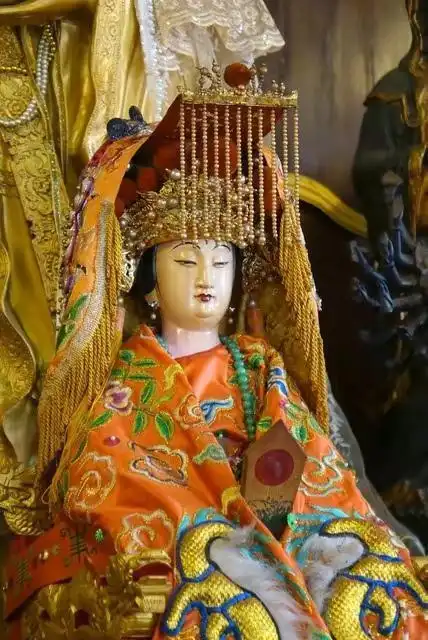 周穆王见西王母的故事在民间广为流传,可是凭借当时的人力物力,周穆王